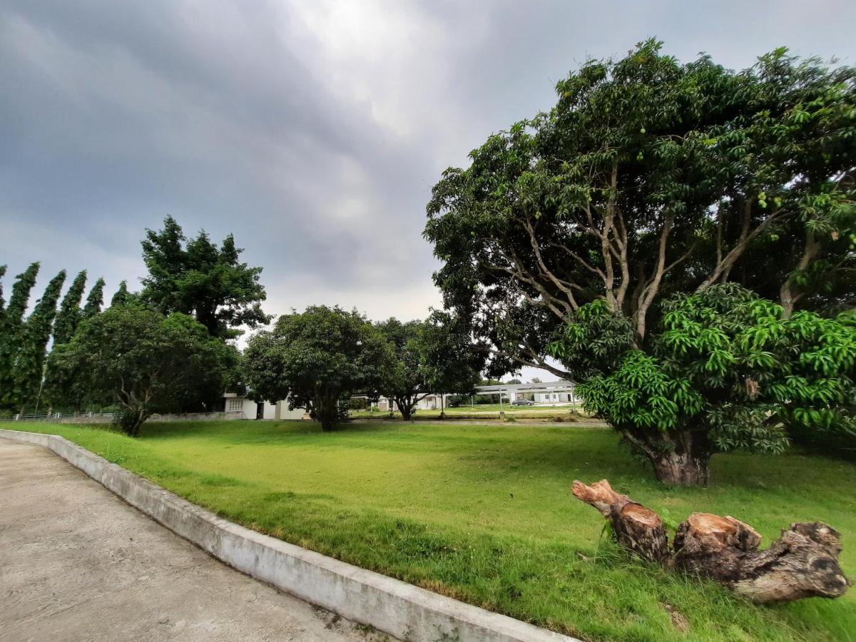 Estancia De Lorenzo Tarlac Exterior foto